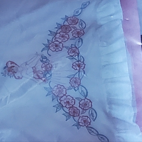 Fairway Needlecraft Vintage Embroidery Flower Lady Pillowcases - Picture 3 of 4